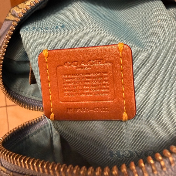 Coach small Boxy Cosmetic bag with Blue and Green Floral print - Picture 2 of 9